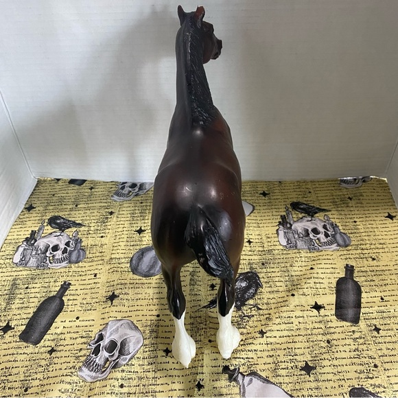 Breyer TSC 2018 80th Anniversary Special Run- Alba Clydesdale Mare Collectible ￼ - Picture 3 of 9